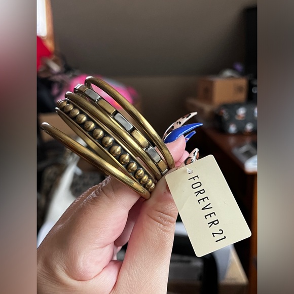 Forever 21 mixed gold/silver Metal Bangle Bracelets  Set of (5) - Picture 3 of 11